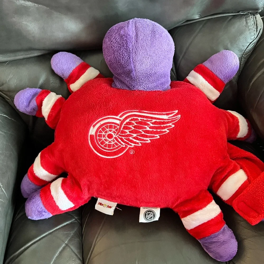 Detroit Red Wings Hockey‎ Octopus Pillow Pet